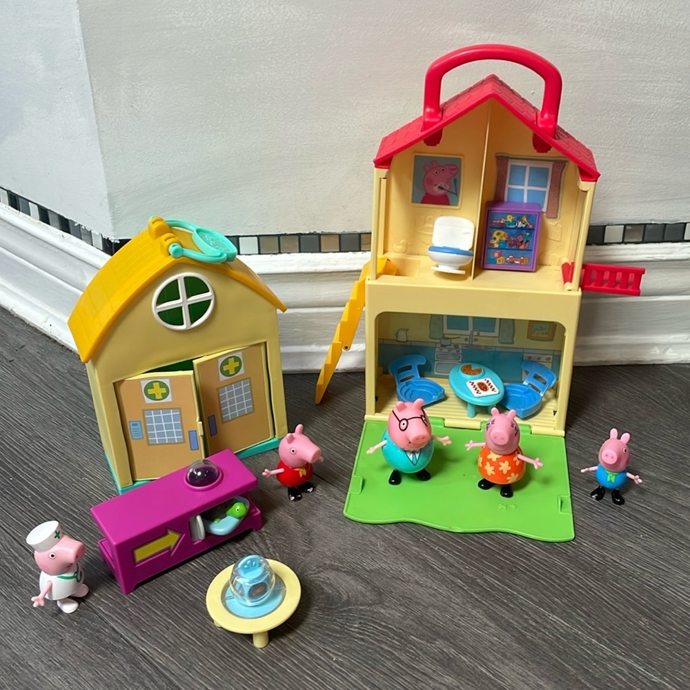 2003 Peppa Pig Dollhouse Pop & Play 12” Expandable Home & vet playset